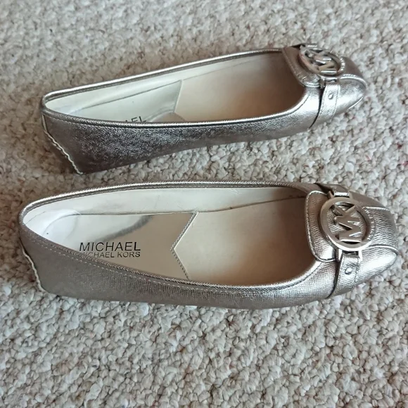 Michael Michael KORS "FULTON" Metallic SILVER MK logo Moccasins size 7M - Picture 2 of 12